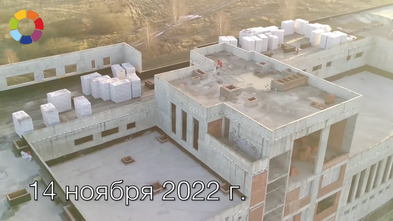 Строительство школы в ноябре 2022 года, снятое с воздуха.